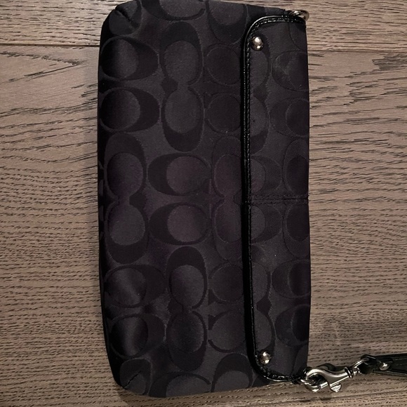 Coach wristlet - Picture 3 of 3